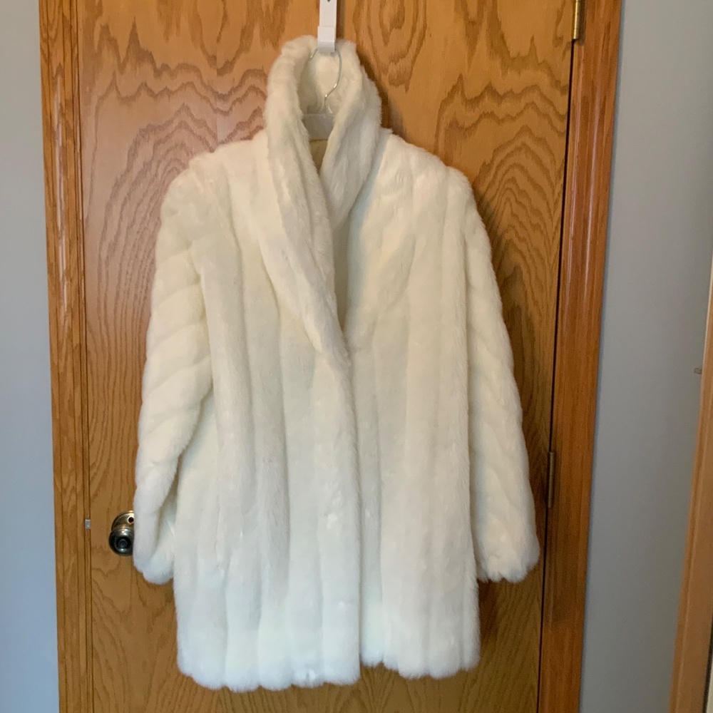 Monterey Fashions - Vintage White Faux Fur Coat - Picture 2 of 12